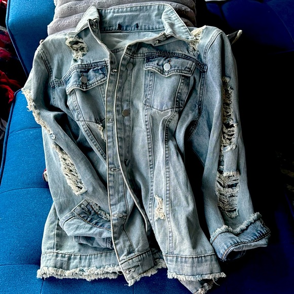 Vintage Jean jacket distressed , oversized , tags missing! - Picture 2 of 9